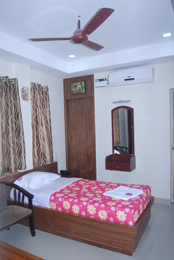 Hôtel Chakraa Residency à Ramanathapuram Extérieur photo